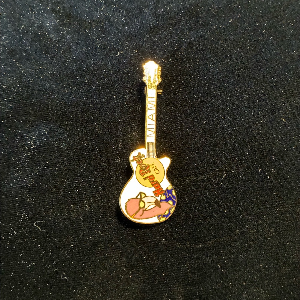 Vintage Hard Rock Café Miami Flamingo Guitar Pin
🦩 Retro Florida Collection